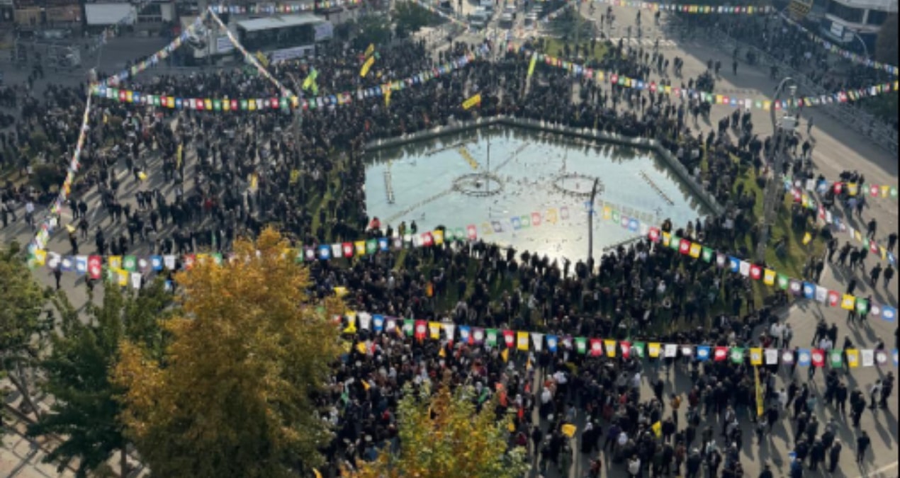 ‘Demokrasi ve Özgürlük’ mitinginde Öcalan sloganları atıldı